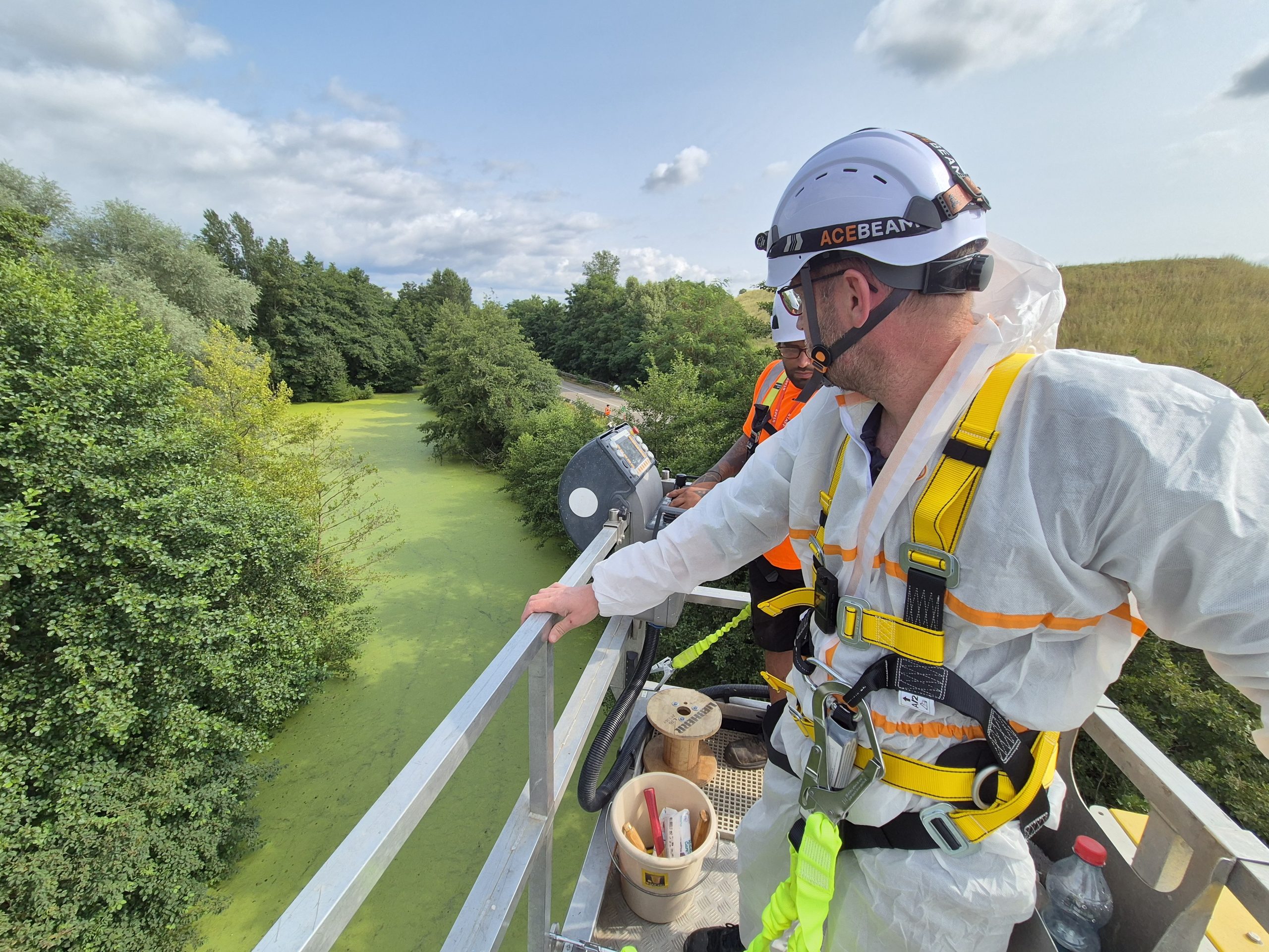 Diagnostiqueur immobilier Haut-Rhin en intervention - Recherche d'amiante avant démolition pour le compte de la Collectivité Européenne d'Alsace